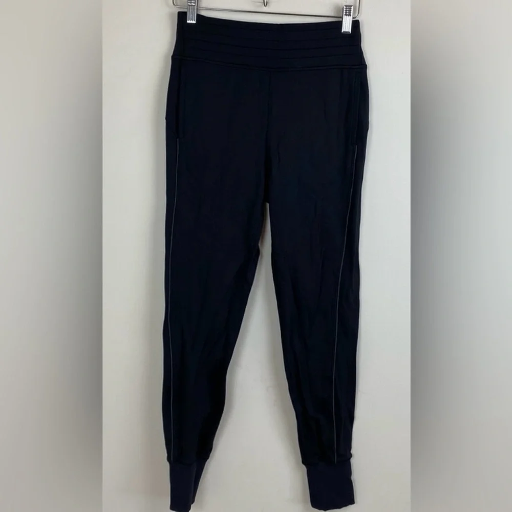 Lululemon Flurry Up Jogger high rise thermal reflective trim fleece interior 6 - Picture 12 of 16